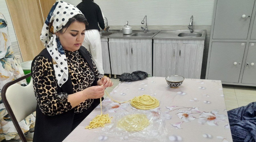 "Pazandachilik" toʻgaragida "Uygʻurcha lagʻmon" taomini tayyorlash sirlarini oʻrgatildi