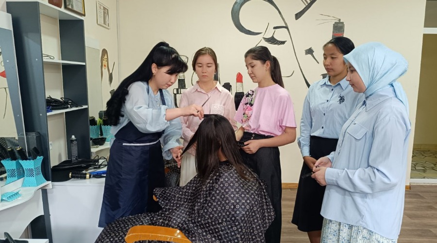 “Sartaroshlik sirlari” nomli kasbiy to‘garak faoliyati