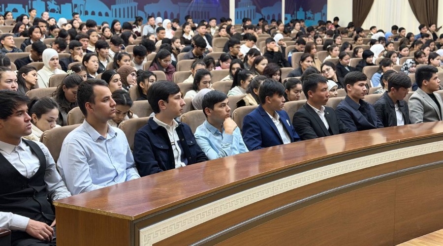 Rahbar va yoshlar uchrashuvi