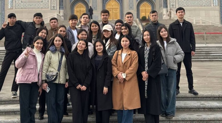 O‘zbekiston Respublikasining Birinchi Prezidenti Islom Karimov nomidagi ilmiy-ma’rifiy yodgorlik majmuasiga tashrif buyurdilar.