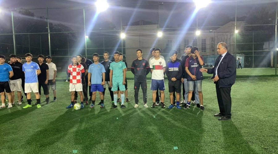 Tabiiy fanlar fakultetida o‘tkazilayotgan "Dekan Kubogi" futbol musobaqasi tobora qizg‘in tus olmoqda