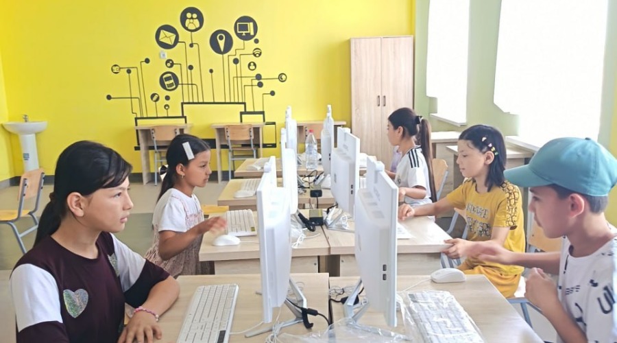 Chirchiq shahar 19-sonli umumta’lim maktabida navbatdagi AKT (axborot-kommunikatsiya texnologiyalari) to‘garagi tashkil etildi.