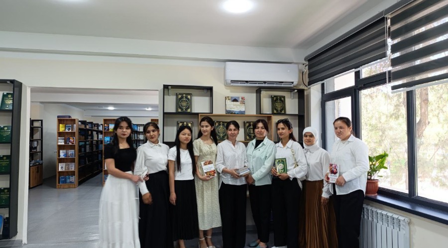 “Kitobxon yoz – 2025” loyihasi doirasida “Kitob orqali dunyoni kashf etamiz” shiori ostida  talabalar o‘rtasida kitobxonlik tadbiri tashkil etildi.