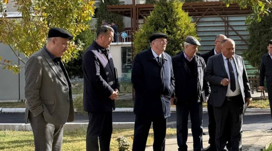 Universitet rektori yangi o'quv binosidagi qurilish va obodonlashtirish ishlari bilan tanishdi.