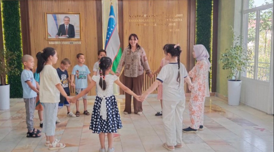 San'atshunoslik fakulteti Musiqa ta’limi yo‘nalishi talabasi tomonidan #Dolzarb_90_kun loyihasi doirasida maktab o‘quvchilari uchun raqs to‘garagi mashg‘ulotlari tashkil etilmoqda.