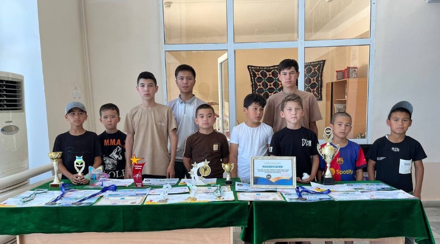 Maktabida turl xil to'garaklar tashkil qilib yoshlarning bo'sh vaqtlarini mazmunli o'tkazmoqda.