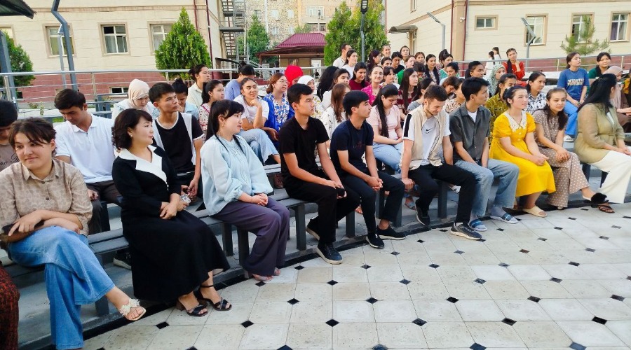 Talabalar turar joyida istiqomat qiluvchi fakulteti talaba yoshlar uchun Rashid Malikov tomonidan suratga olingan "TUTQUNLIK" kinofilmi namoyish etildi.