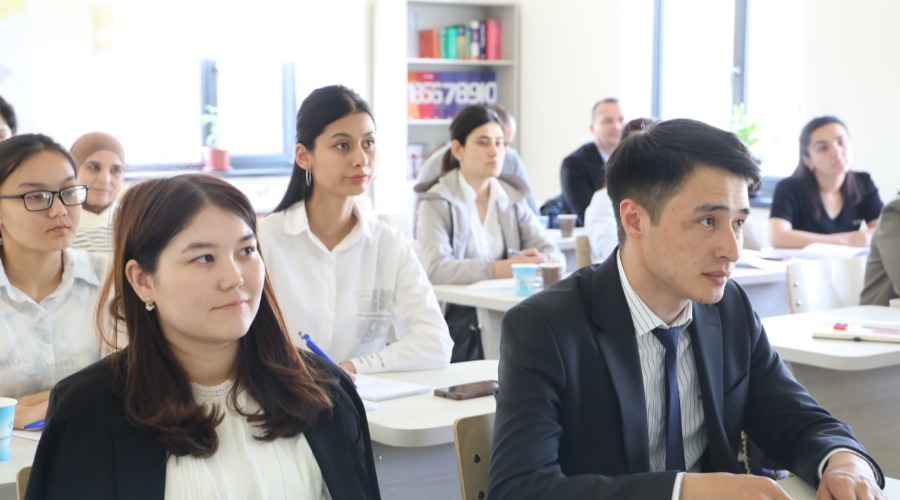 🎓 ChDPUda xalqaro yozgi maktabning 2-kuni ilmiy jihatdan boy tarzda o‘tdi