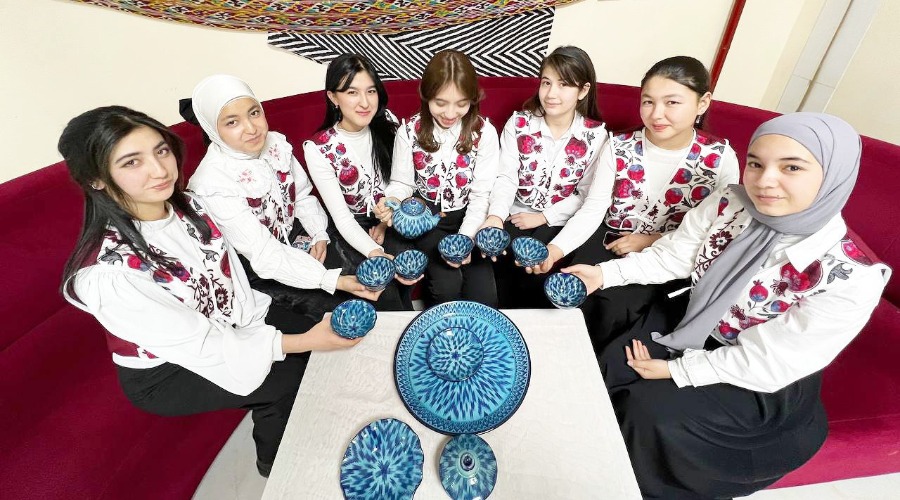 "Milliy qadriyatlar va ularning millat ma'naviyatidagi o'rni" shiori ostida milliy liboslar kuni bo'lib o'tdi.