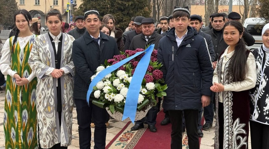 Buyuk mutafakkirga ehtirom