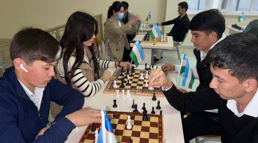 Bayroq ruhida: Talabalar shaxmat musobaqasi