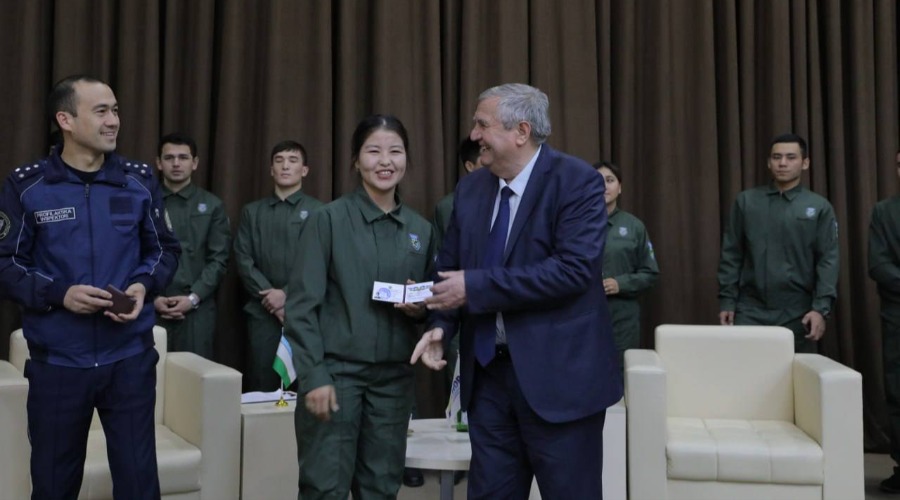 Universitetning “Qalqon” jamoatchilik guruhi a’zolariga maxsus guvohnomalar tantanali tarzda topshirildi.