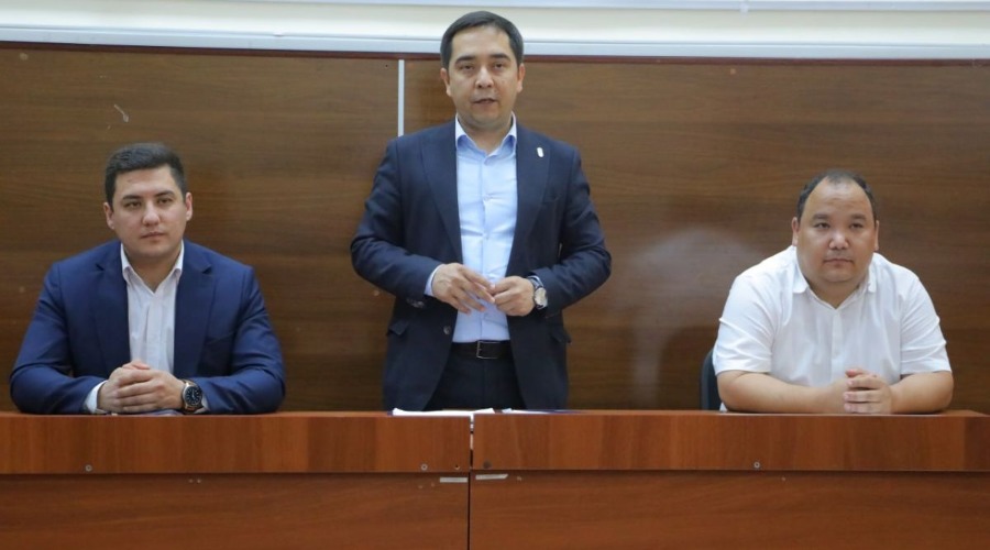 Bitiruvchilarni ishga joylashishi uchun “Kelajakka qadam” dasturi doirasida seminar o‘tkazildi.