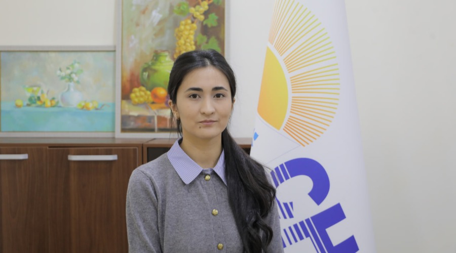 Ingliz tilini o'qitishda insonmi yoki sun'iy intellektmi - kelajak kimning qo'lida?