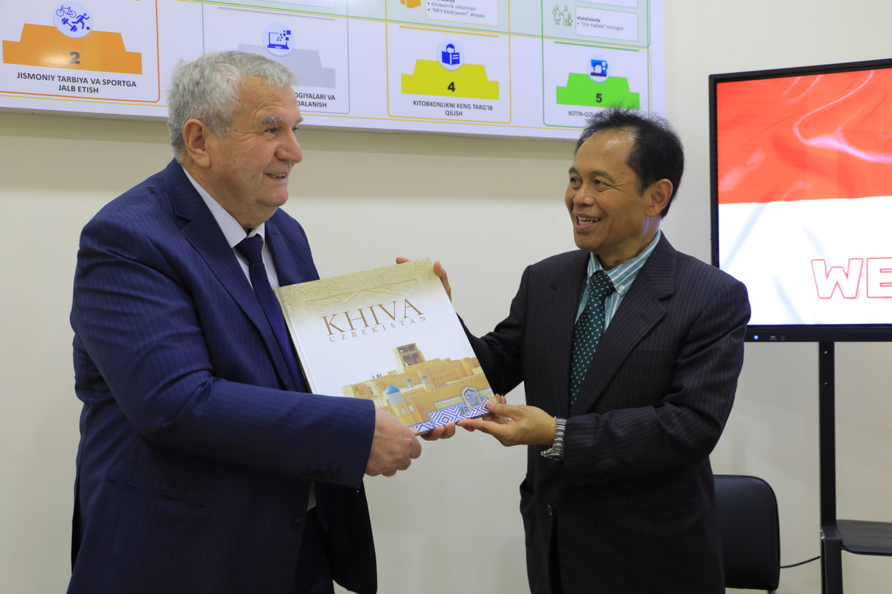 UNIKOM universiteti rektori boshchiligidagi delegatsiya bilan muzokaralar o‘tkazildi Gallery Image