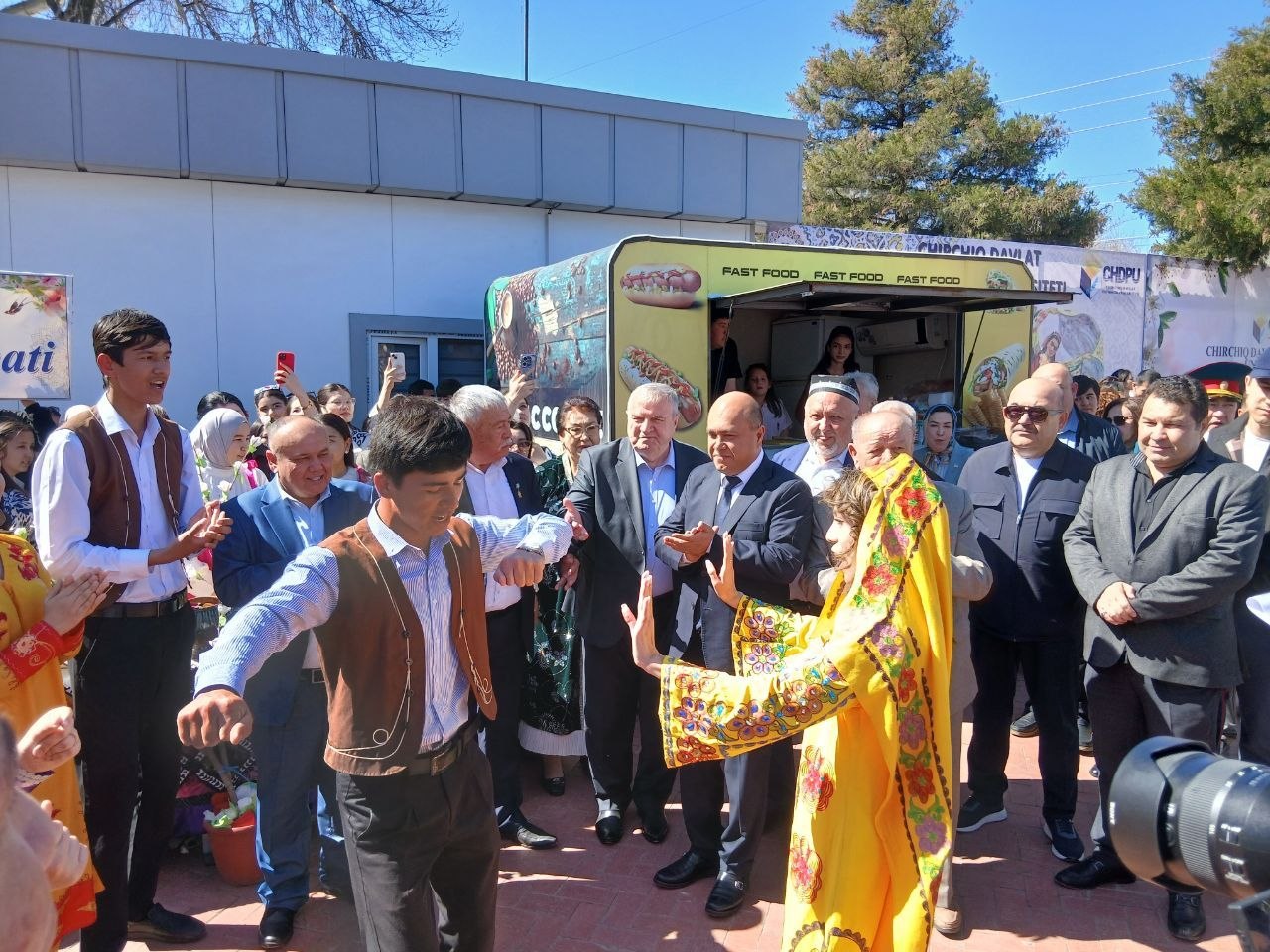 Праздник Навруз — это торжество обновления и весеннего великолепия! Gallery Image