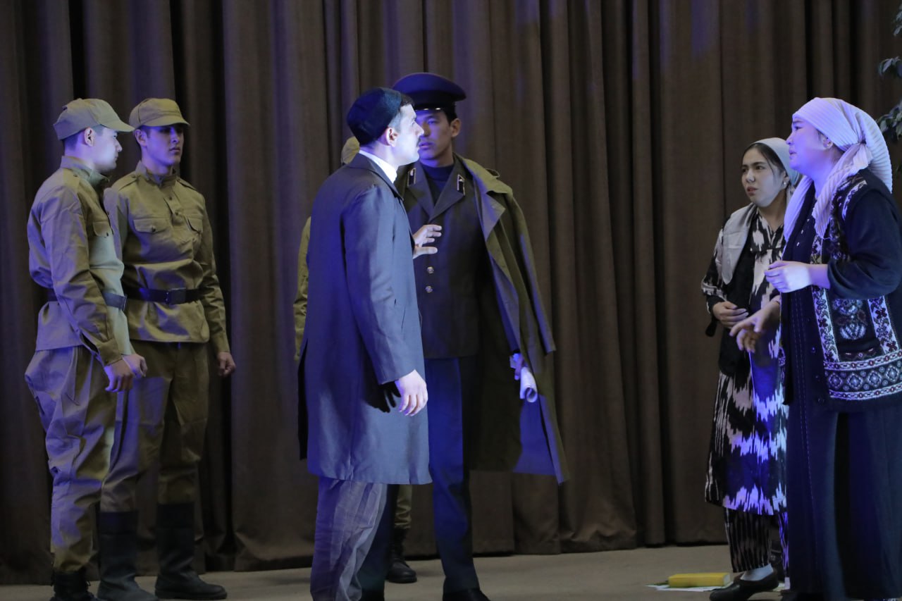 "Jinlar bazmi" repertuarga kirdi Gallery Image