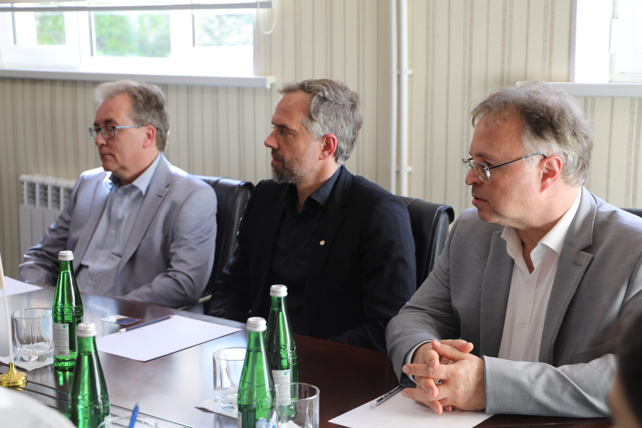 В ЧГПУ состоялась встреча ректора с профессорами Лейбницкого института немецкого языка (IDS) Gallery Image