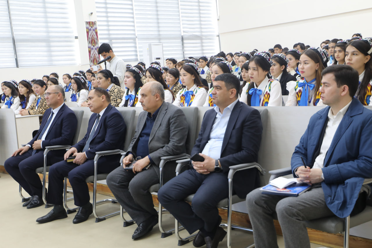 Vazir CHDPU talabalari bilan uchrashdi Gallery Image