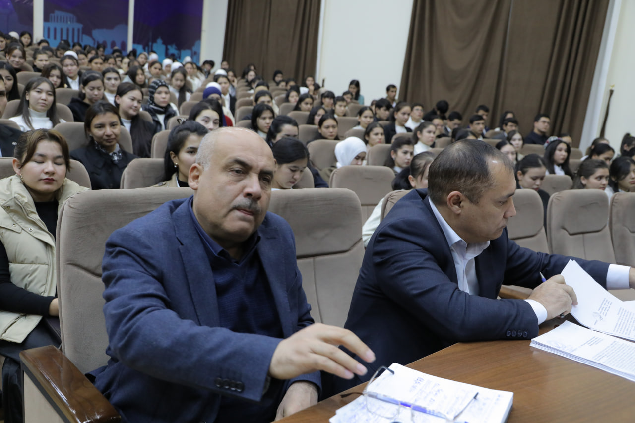 Rektor yoshlar bilan muloqot qildi Gallery Image