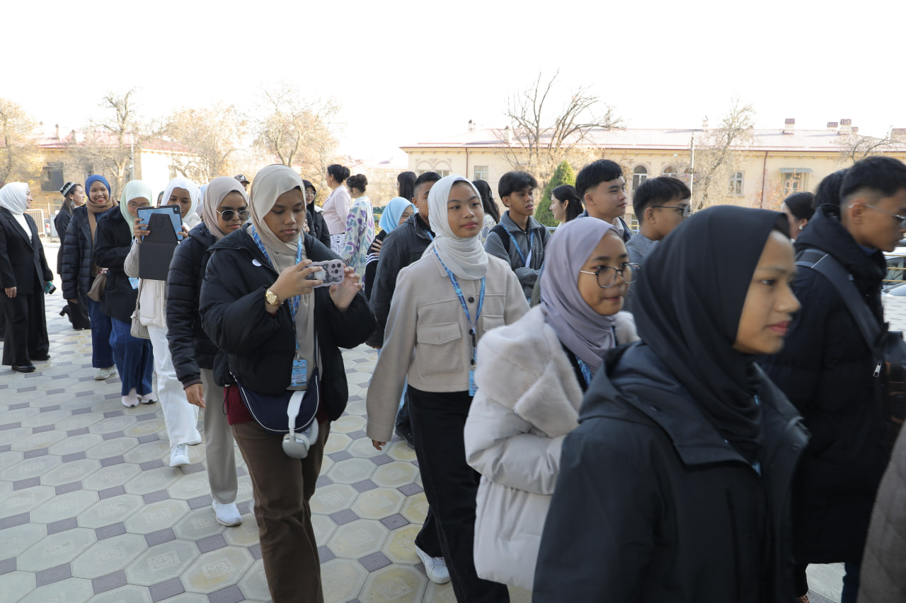 Bilim orqali do‘stlik. Malaziyalik o‘quvchilarning CHDPUga tashrifi Gallery Image
