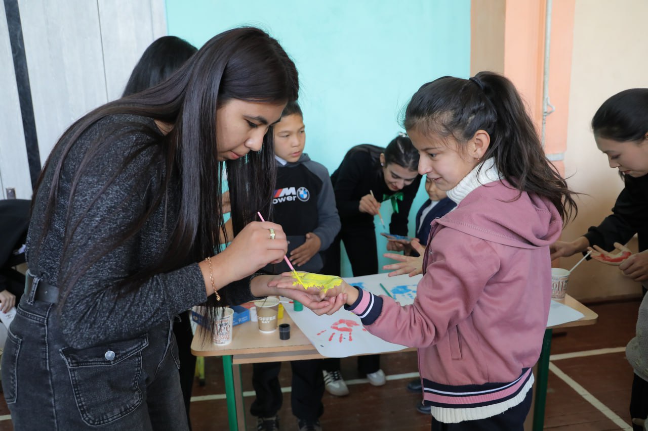 “Ochiq osmon ostidagi maktab” — mehr, metodika va innovatsiya uyg‘unligi Gallery Image