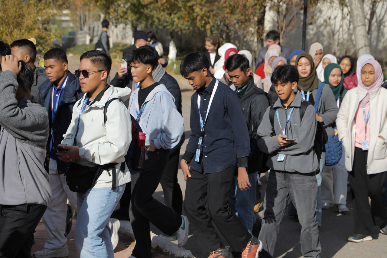 Bilim orqali do‘stlik. Malaziyalik o‘quvchilarning CHDPUga tashrifi Gallery Image