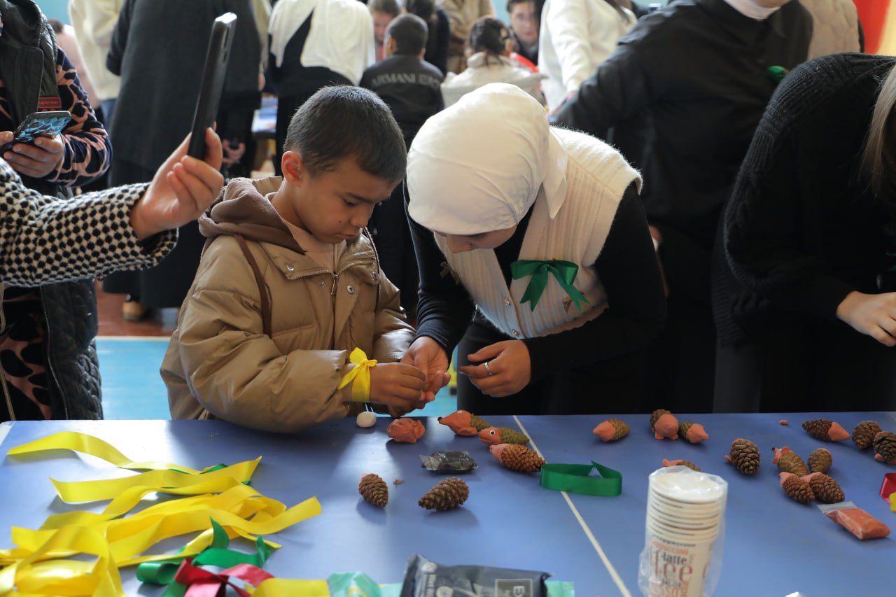 “Ochiq osmon ostidagi maktab” — mehr, metodika va innovatsiya uyg‘unligi Gallery Image