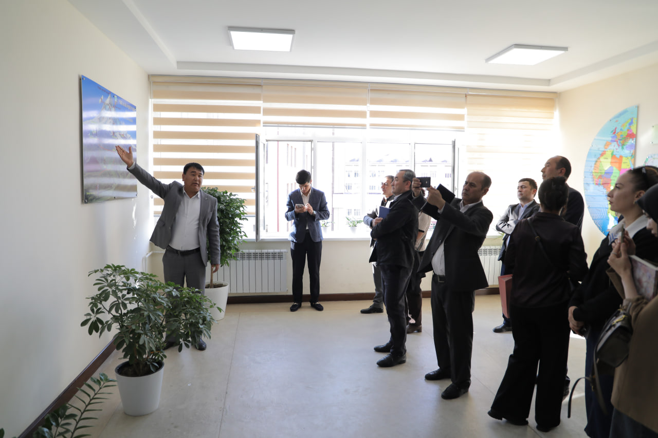 Kasbga yo‘naltirilgan ta’lim muhitida kelajak o‘qituvchilarini tayyorlash tajribasi va istiqbollari muhokama qilindi Gallery Image