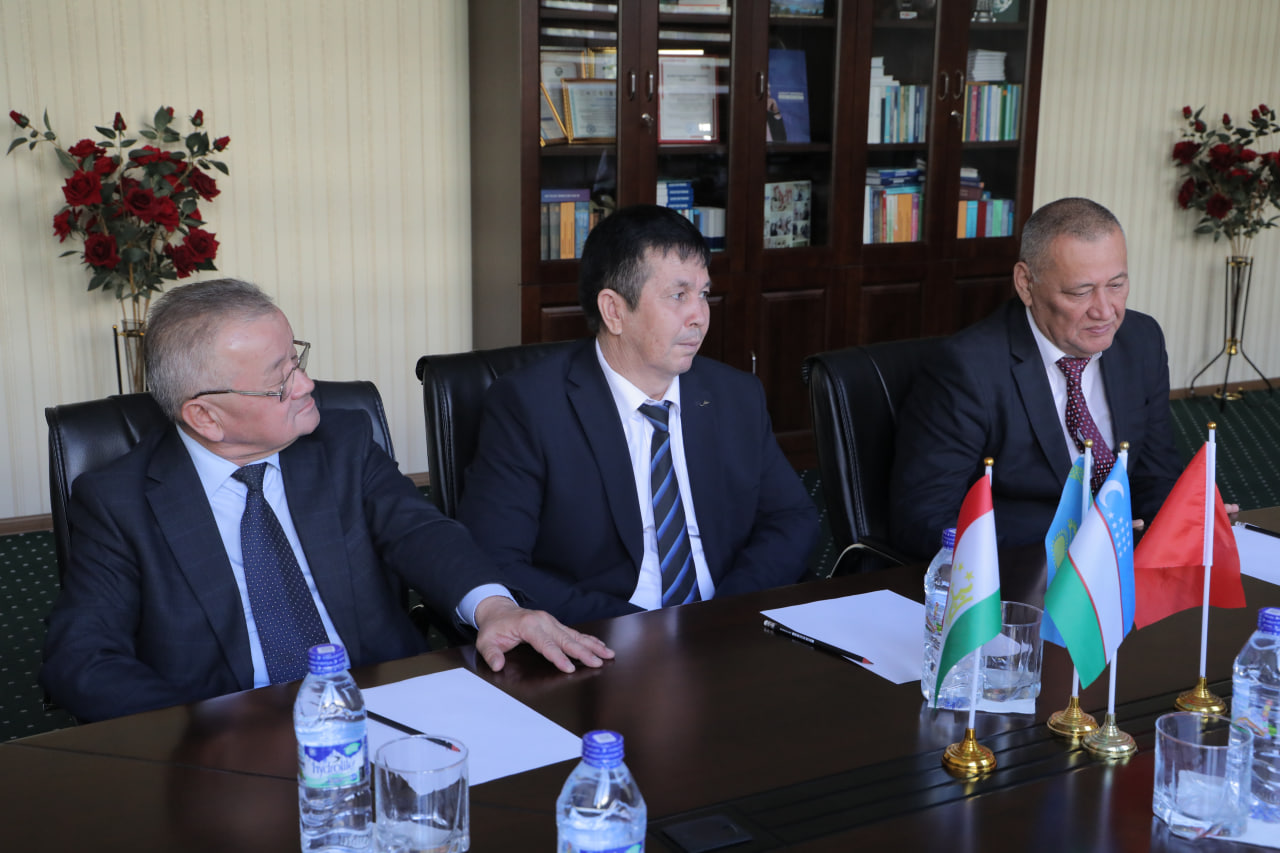 Rektor xalqaro konferensiya ishtirokchilarini qabul qildi Gallery Image