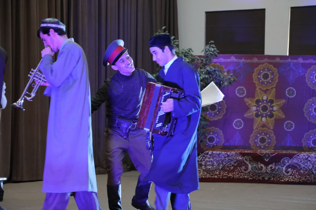 "Jinlar bazmi" repertuarga kirdi Gallery Image