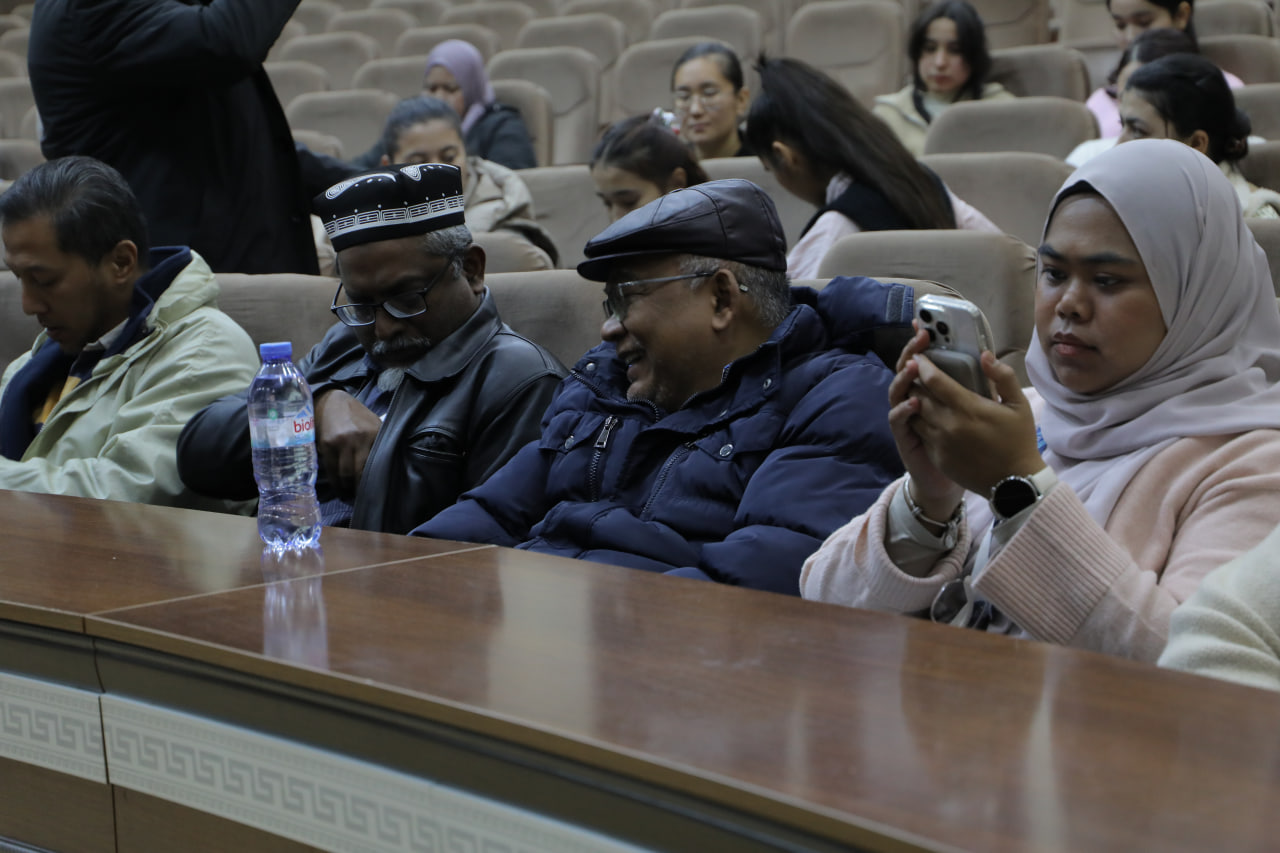 Bilim orqali do‘stlik. Malaziyalik o‘quvchilarning CHDPUga tashrifi Gallery Image