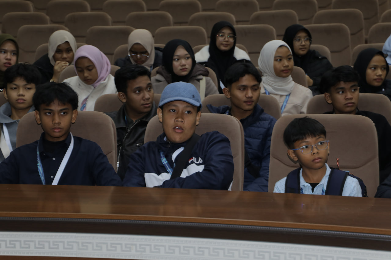 Bilim orqali do‘stlik. Malaziyalik o‘quvchilarning CHDPUga tashrifi Gallery Image