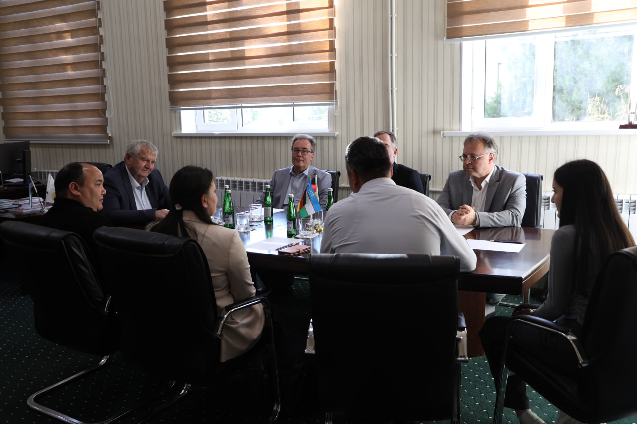 В ЧГПУ состоялась встреча ректора с профессорами Лейбницкого института немецкого языка (IDS) Gallery Image