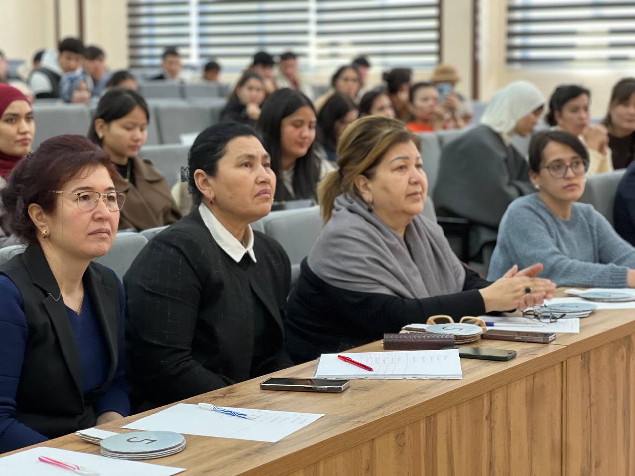 Milliy matolarning zamonaviy dizayn echimlari bilan uyg‘unligi Gallery Image