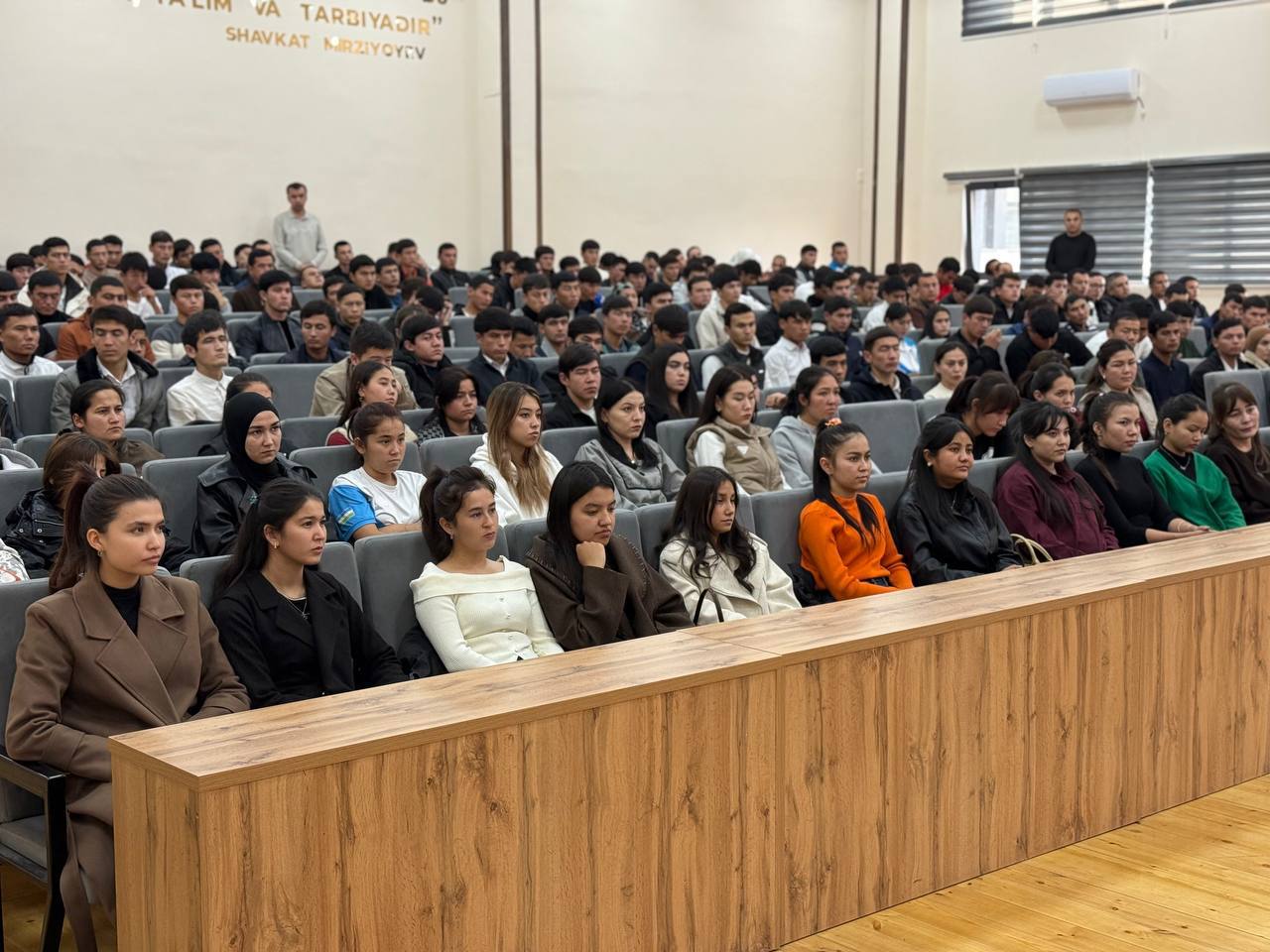 Talabalar uchun dolzarb mavzuda davra suhbati o‘tkazildi Gallery Image