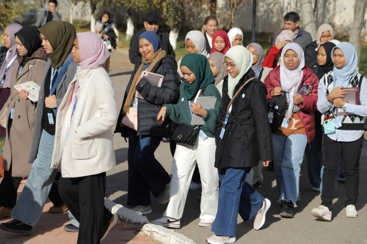 Bilim orqali do‘stlik. Malaziyalik o‘quvchilarning CHDPUga tashrifi Gallery Image