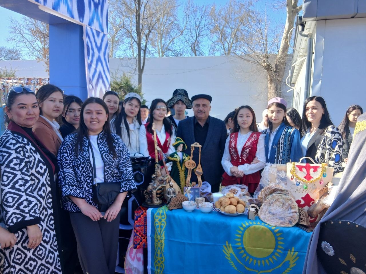 Праздник Навруз — это торжество обновления и весеннего великолепия! Gallery Image