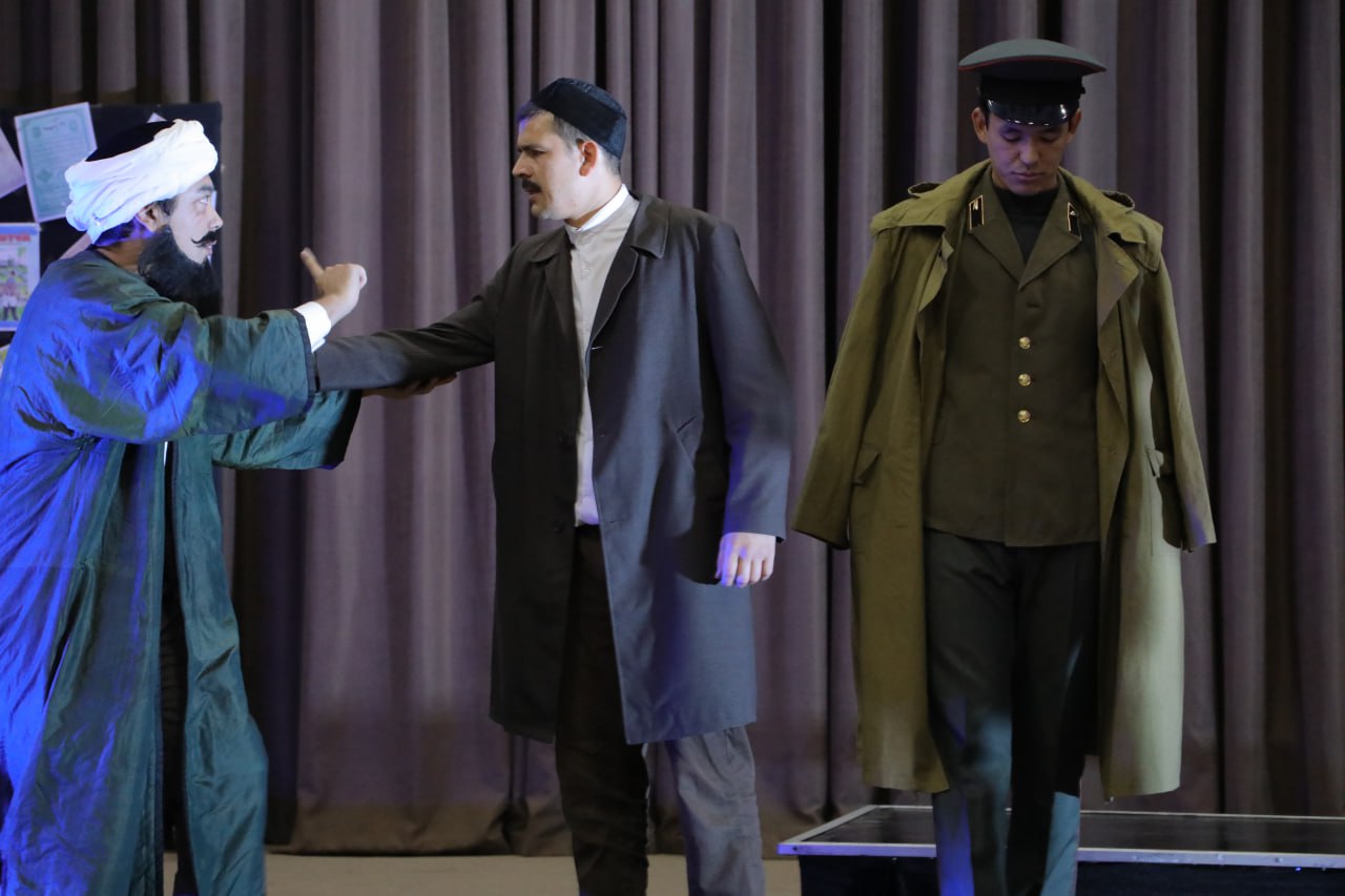 "Jinlar bazmi" repertuarga kirdi Gallery Image