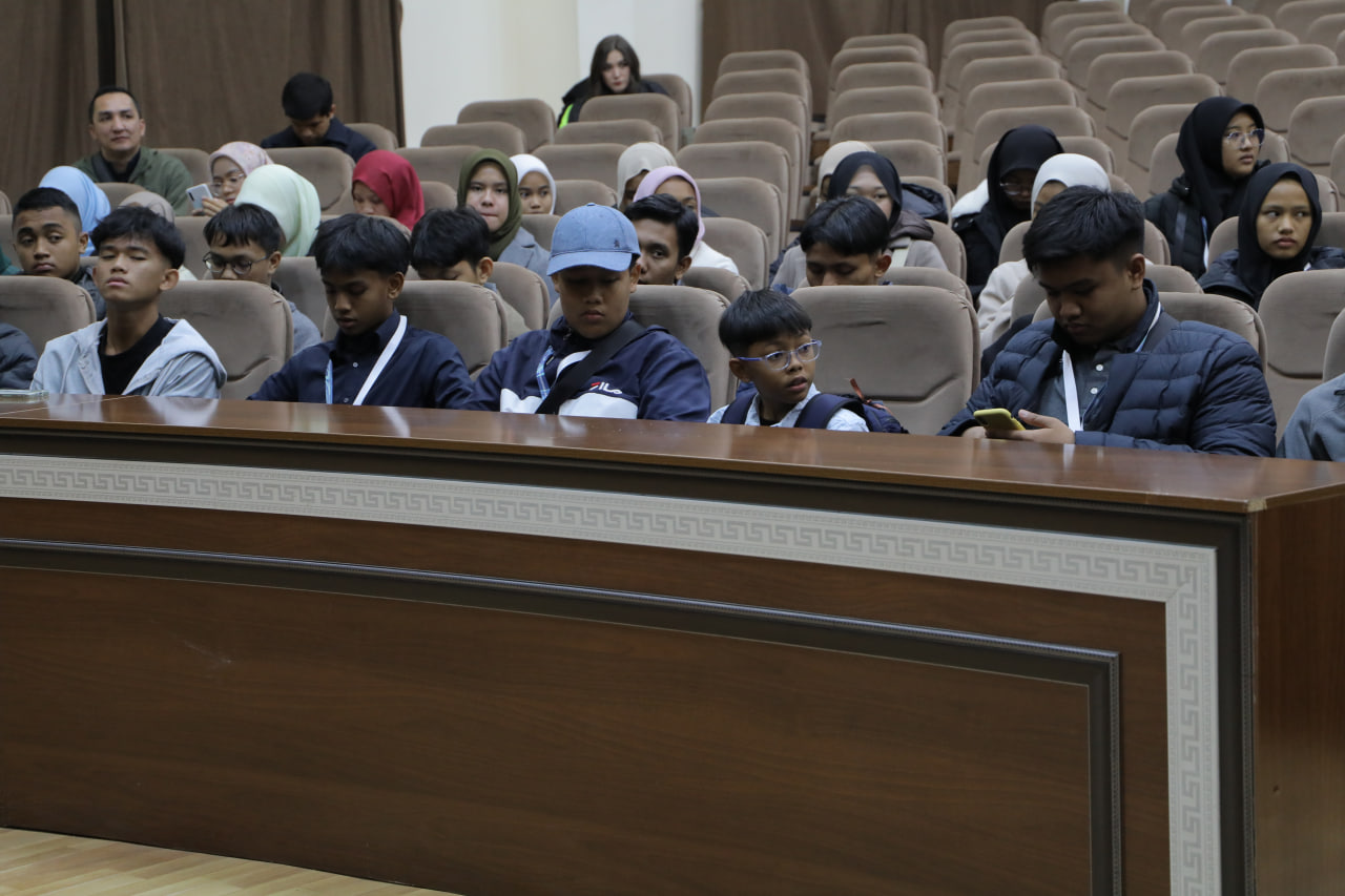 Bilim orqali do‘stlik. Malaziyalik o‘quvchilarning CHDPUga tashrifi Gallery Image