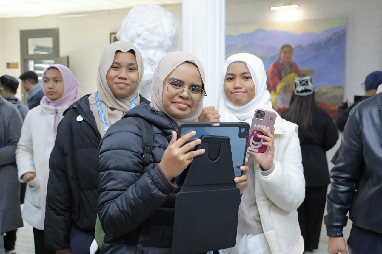 Bilim orqali do‘stlik. Malaziyalik o‘quvchilarning CHDPUga tashrifi Gallery Image