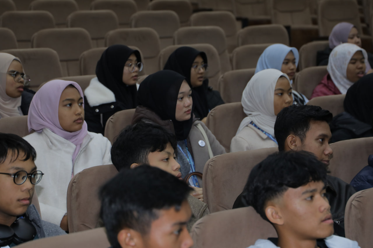 Bilim orqali do‘stlik. Malaziyalik o‘quvchilarning CHDPUga tashrifi Gallery Image