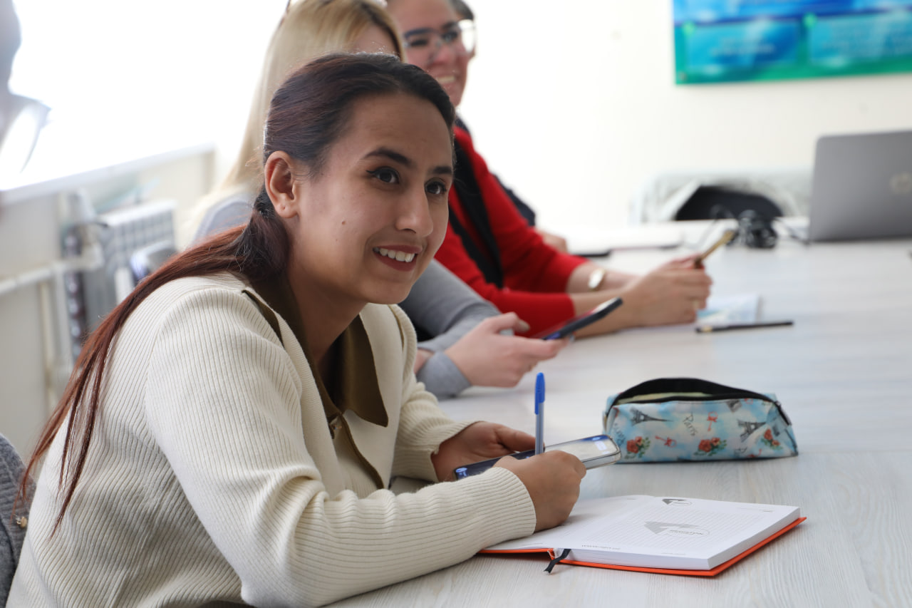 Ilk marotaba sun’iy intellekt ko‘magida ochiq dars o‘tkazildi Gallery Image