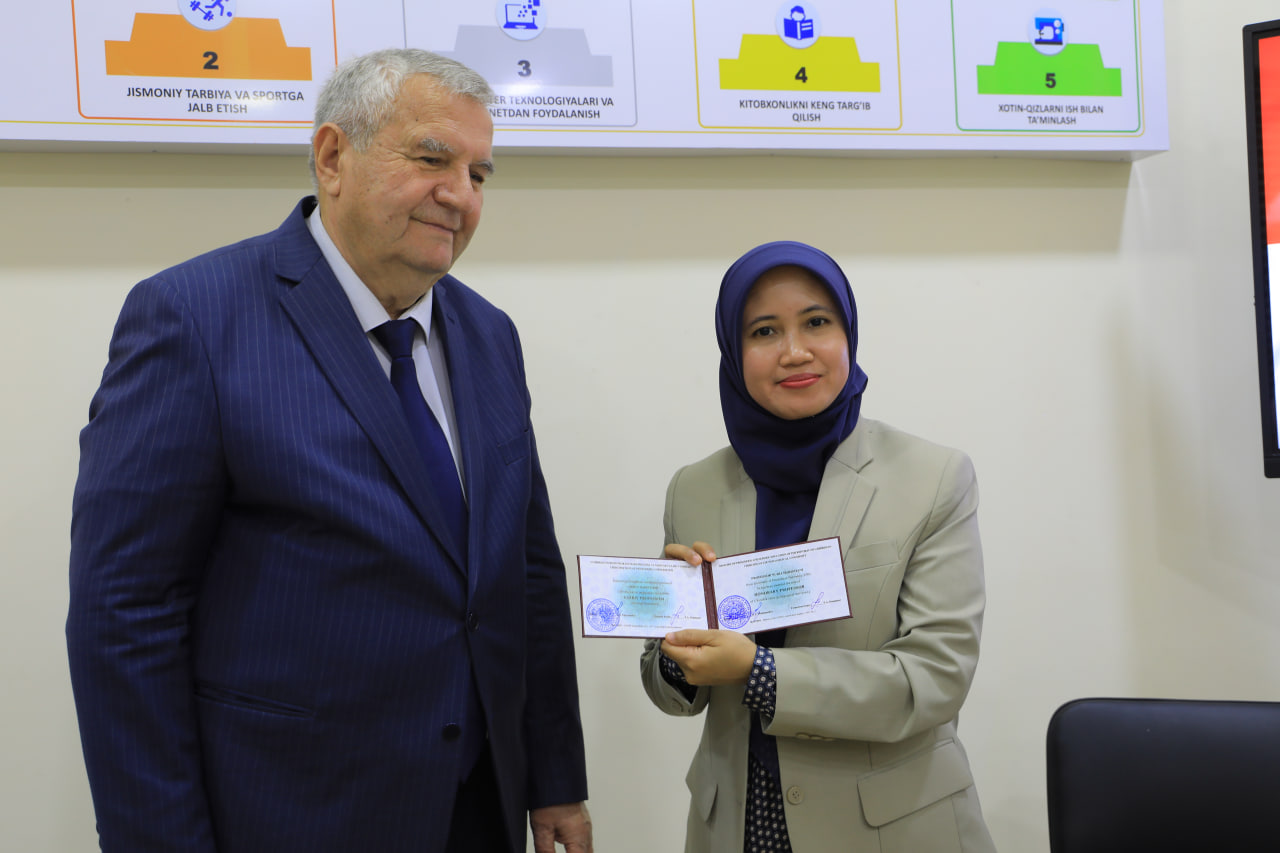 Indoneziyalik professorlar ChDPU “Faxriy professori” faxriy unvoni bilan taqdirlandi Gallery Image