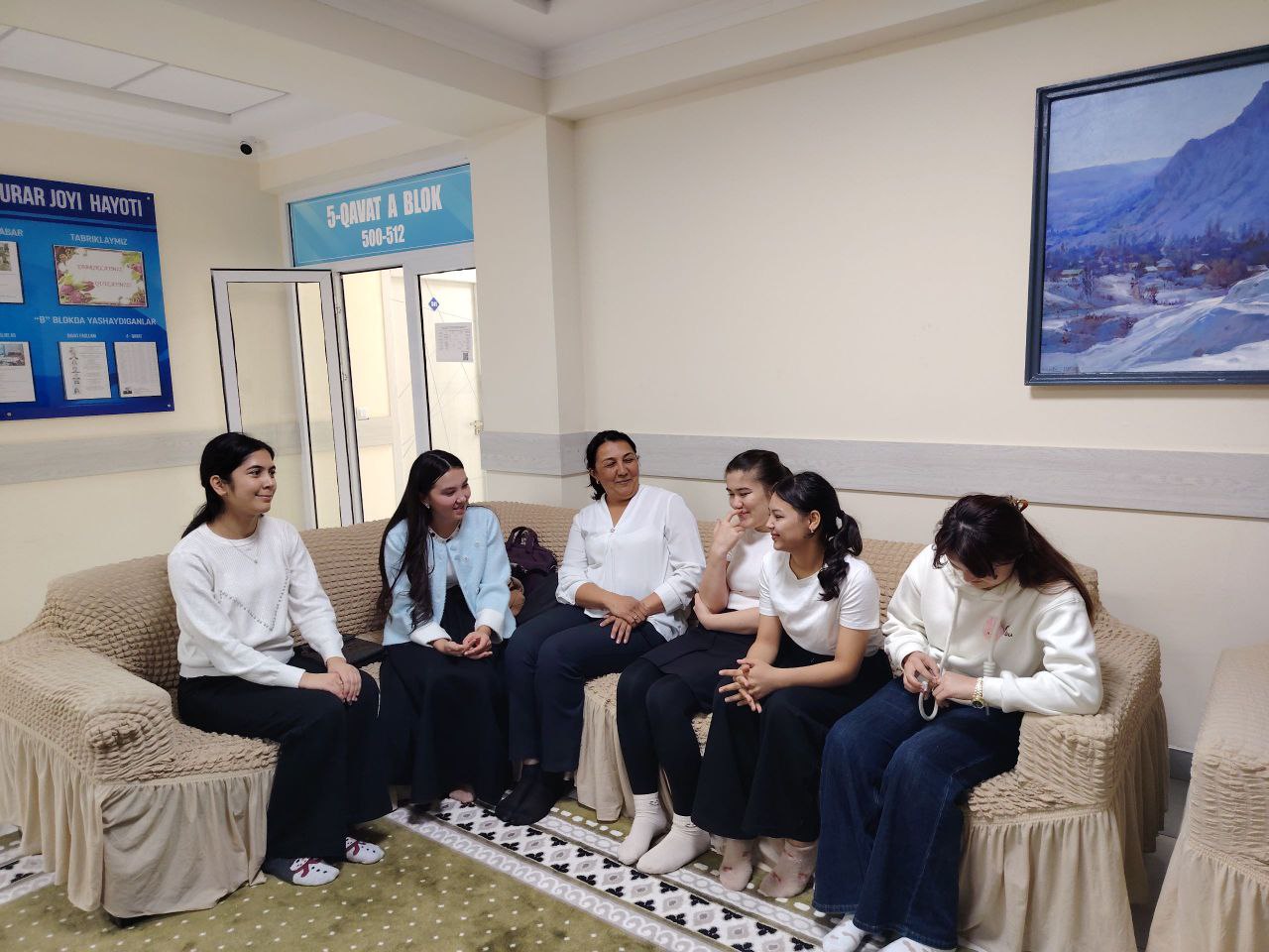 Talabalar turar joyiga tashrif Gallery Image